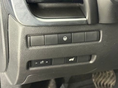 Used 2022 Nissan Rogue SV w/ SV Premium Package FWD image 22