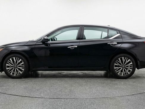 Used 2025 Nissan Altima 2.5 SV image 5