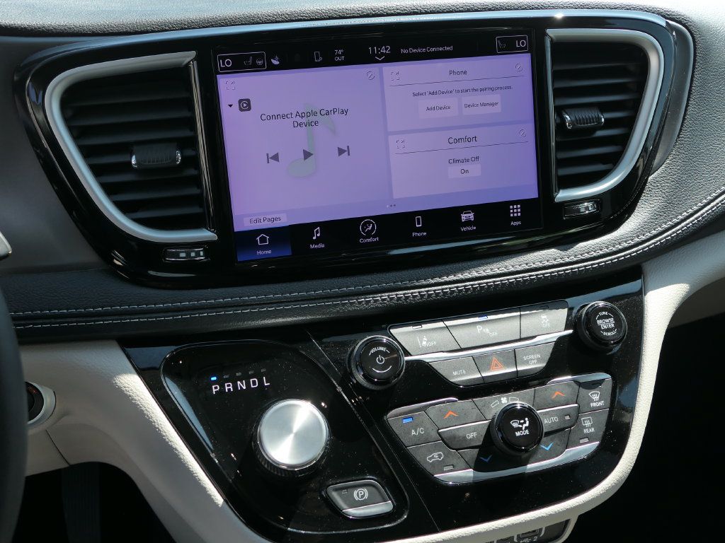 Certified 2023 Chrysler Pacifica Touring-L FWD image 19