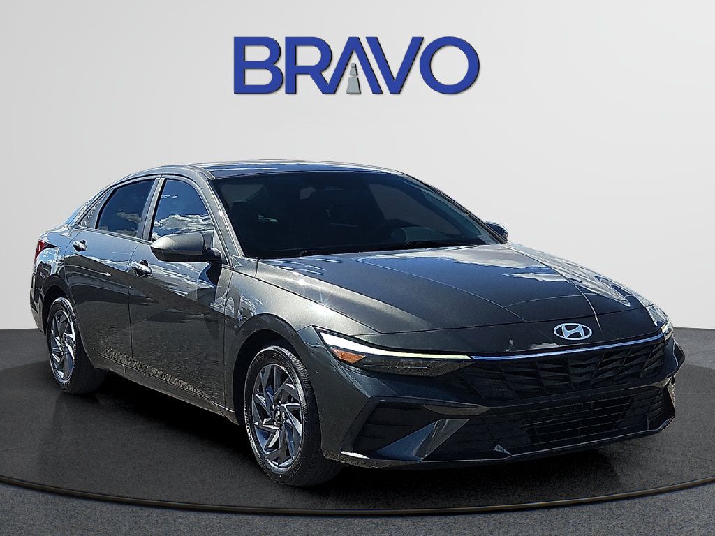 Used 2024 Hyundai Elantra SEL FWD image 6