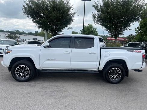 Used 2020 Toyota Tacoma TRD Sport w/ TRD Premium Sport Package AWD/4WD image 4