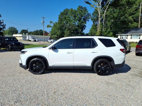 Used 2025 Honda Pilot Black Edition image 4