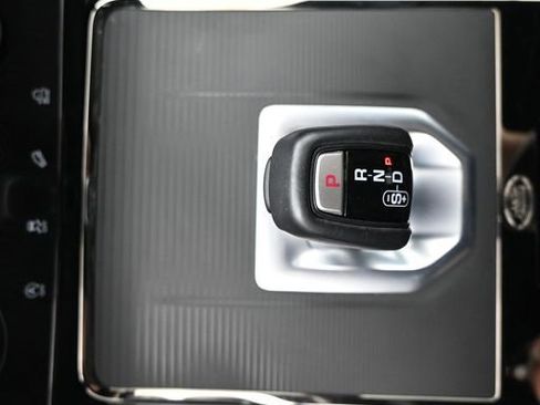 Used 2023 Land Rover Range Rover Evoque R-Dynamic SE image 18