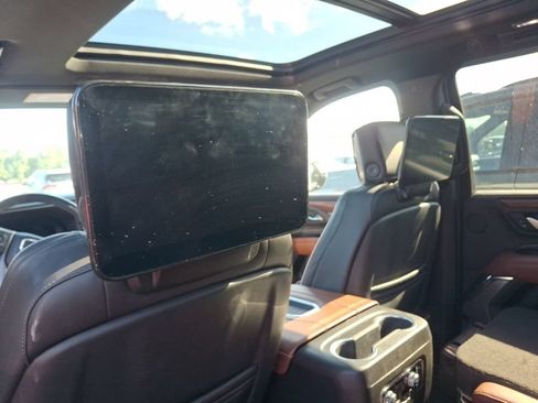 Used 2024 GMC Yukon Denali Ultimate AWD/4WD image 13