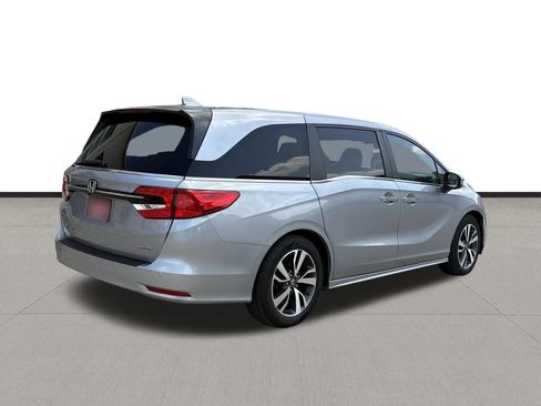 Used 2022 Honda Odyssey Touring image 3
