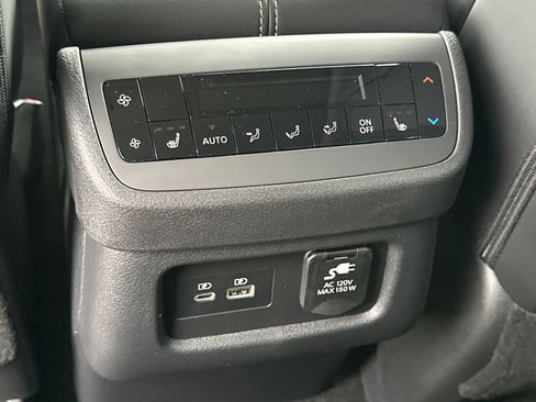 New 2025 Nissan Pathfinder Platinum image 24