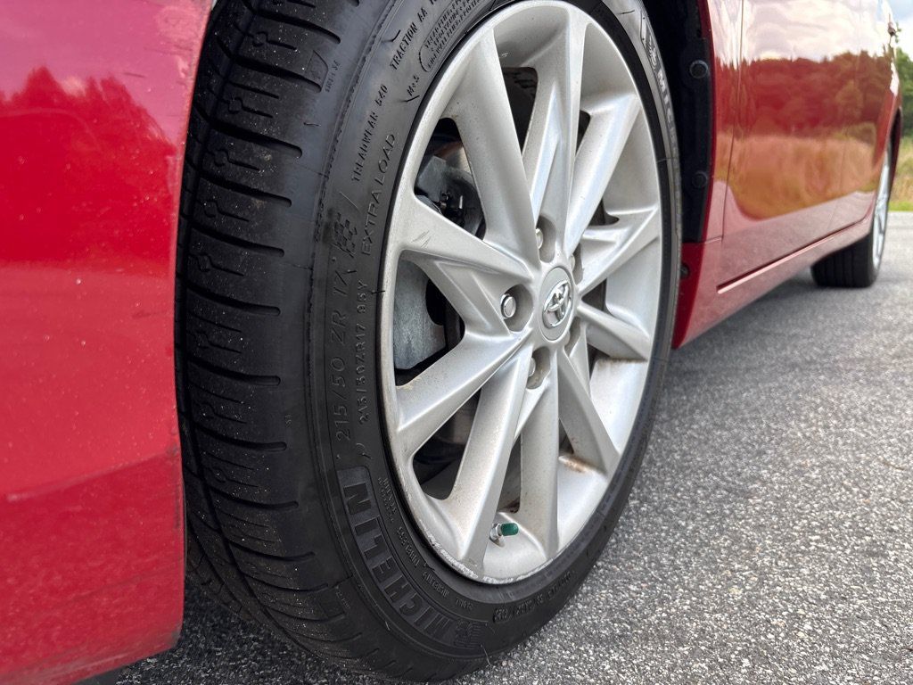 Used 2014 Toyota Prius V Five FWD image 9