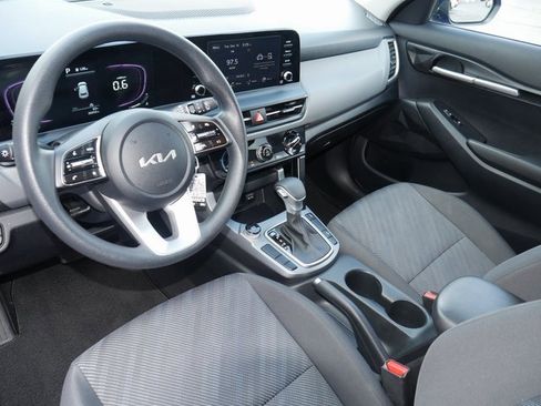 Used 2024 Kia Seltos LX image 12