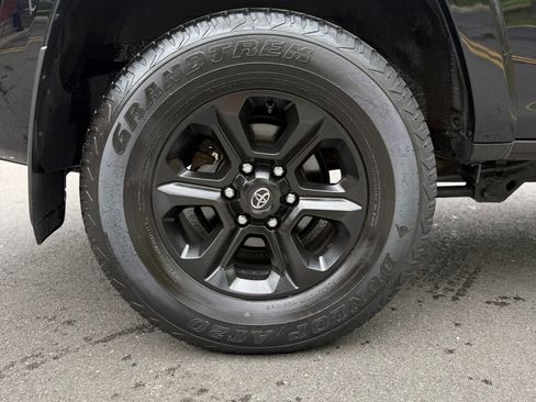 Used 2023 Toyota 4Runner SR5 AWD/4WD image 31