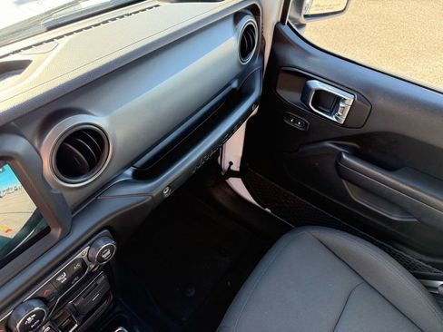 Used 2022 Jeep Wrangler Unlimited Sport image 29