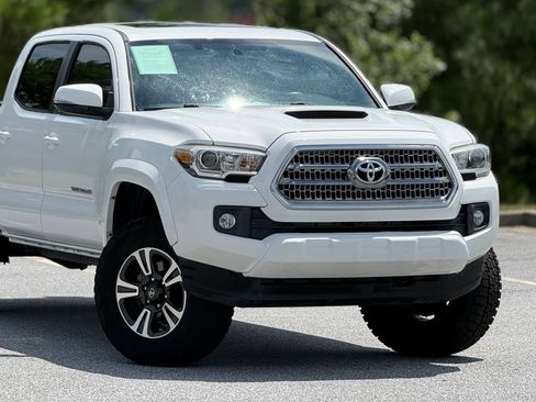 Used 2017 Toyota Tacoma TRD Sport w/ Premium & Technology Package RWD image 45