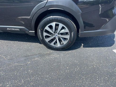 Used 2023 Subaru Outback Premium AWD/4WD image 5