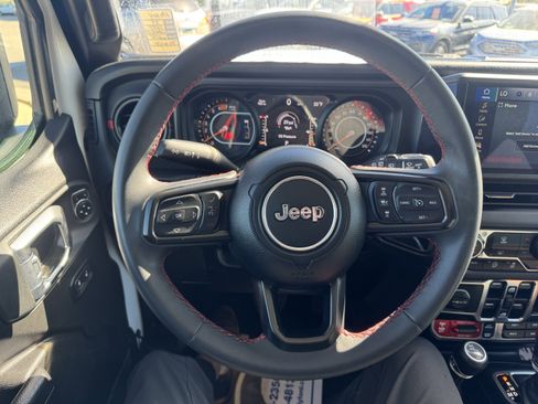 Used 2024 Jeep Wrangler Unlimited Rubicon image 9