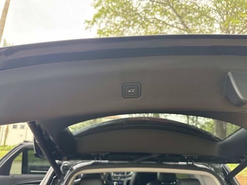 Used 2021 Buick Enclave Avenir w/ Avenir Technology Package FWD image 12