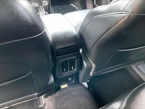 Used 2019 Jeep Compass Latitude FWD image 34