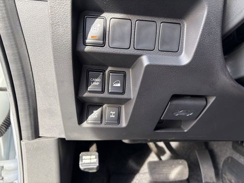 Used 2025 Nissan Frontier PRO-4X image 9