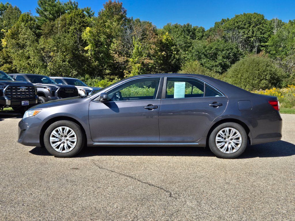 Used 2014 Toyota Camry LE FWD image 2