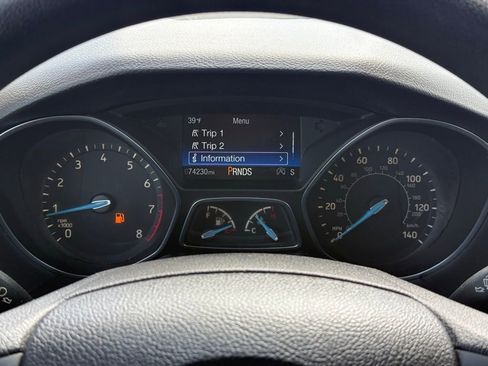 Used 2018 Ford Focus SE FWD image 9