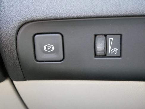 Used 2022 Buick Enclave Essence w/ Sound and Sites Package AWD/4WD image 28