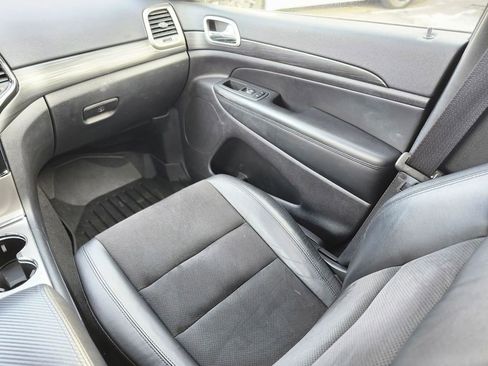 Used 2022 Jeep Grand Cherokee Laredo X image 15