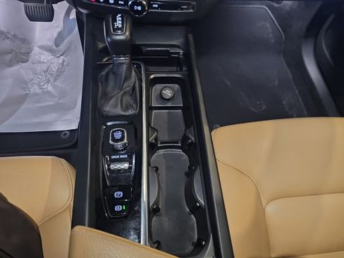 Used 2020 Volvo XC60 T6 Momentum w/ Premium Package image 25