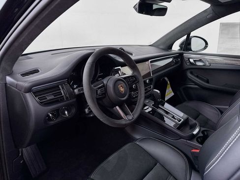 New 2025 Porsche Macan GTS image 4