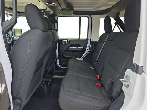 Used 2023 Jeep Wrangler Unlimited Sahara AWD/4WD image 14