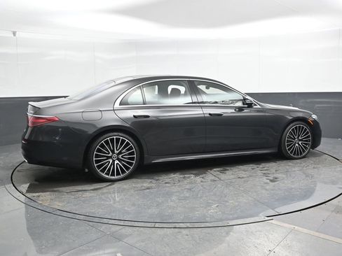 Used 2022 Mercedes-Benz S 580 4MATIC Sedan image 2