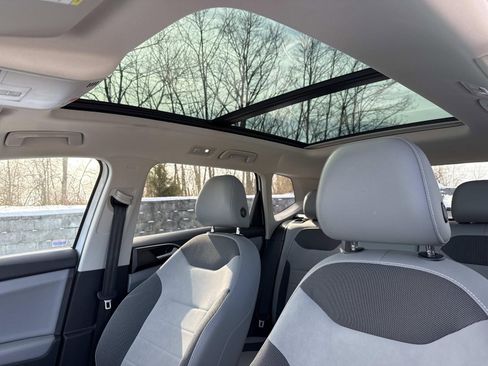 Used 2022 Volkswagen Taos SE image 9