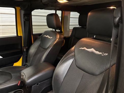 Used 2015 Jeep Wrangler Unlimited Sahara AWD/4WD image 11