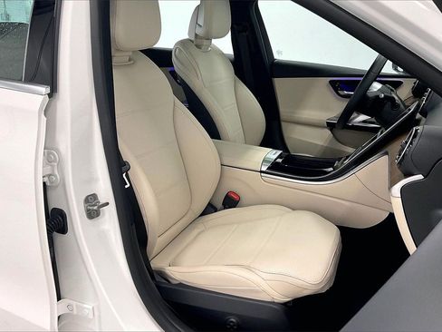 Certified 2025 Mercedes-Benz C 300 Sedan image 8