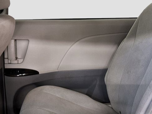 Used 2011 Toyota Sienna FWD image 30