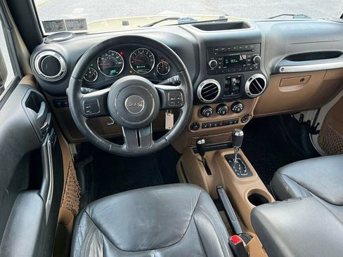 Used 2017 Jeep Wrangler Unlimited Rubicon AWD/4WD image 25