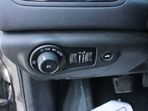 Used 2015 Chrysler 200 S FWD image 15