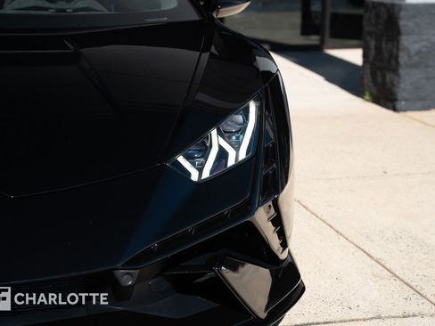 Used 2024 Lamborghini Huracan Tecnica image 5