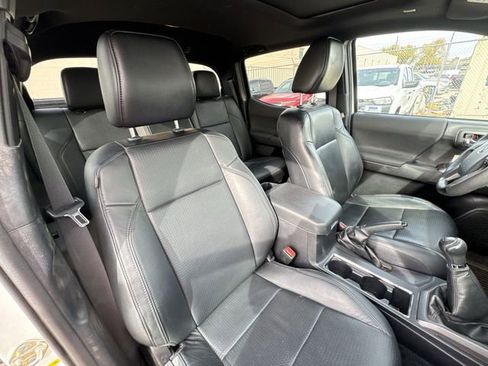 Used 2019 Toyota Tacoma TRD Off-Road image 24