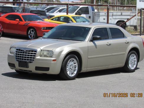 Used 2006 Chrysler 300 w/ Sound Group image 2