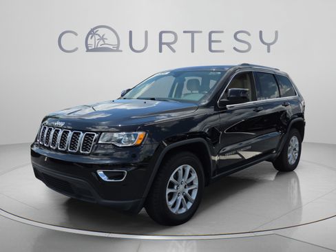 Used 2021 Jeep Grand Cherokee Laredo RWD image 1