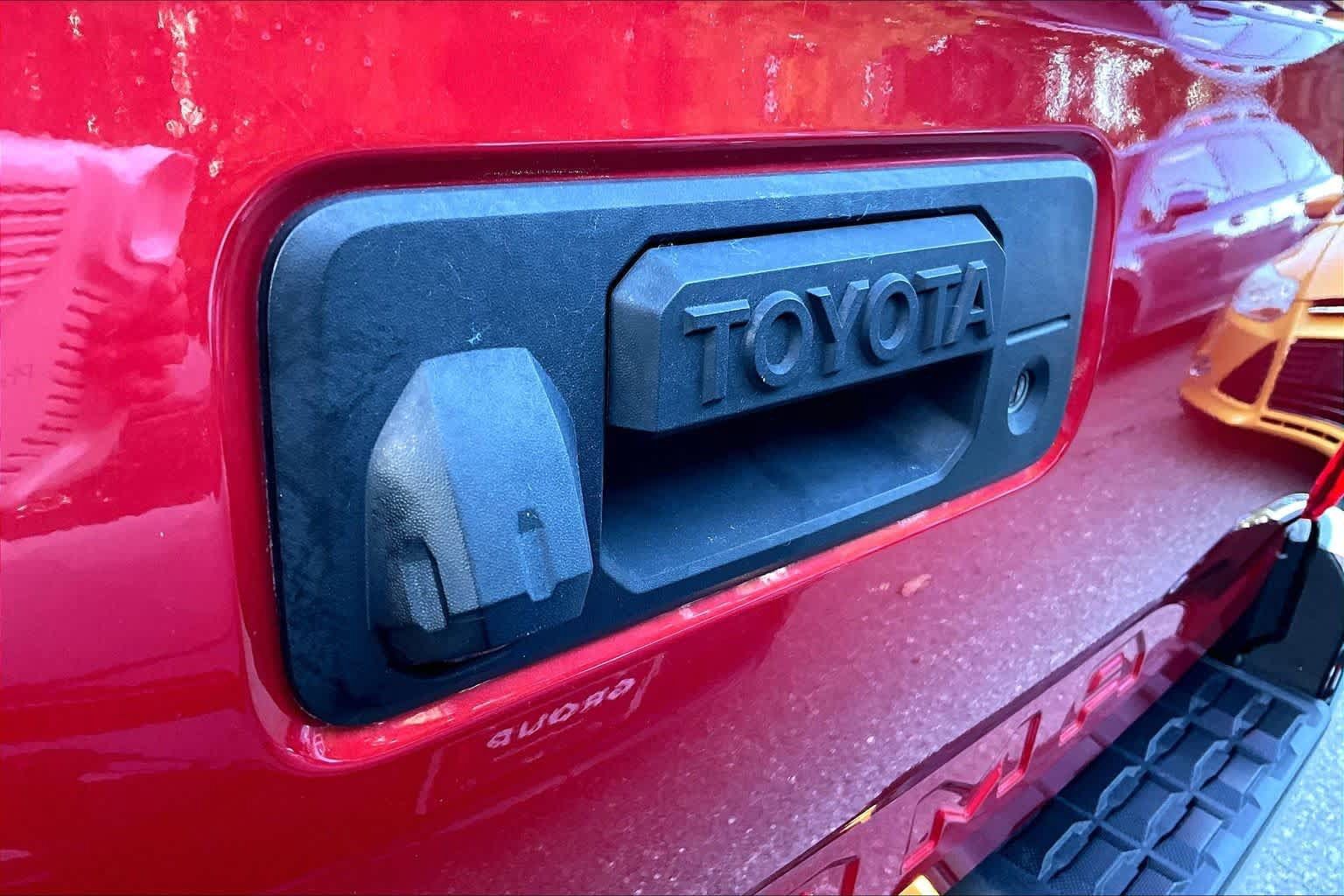Certified 2016 Toyota Tacoma SR5 AWD/4WD image 29