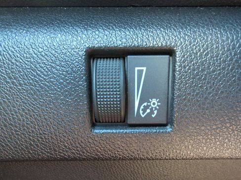 Used 2025 Chevrolet Colorado W/T AWD/4WD image 38