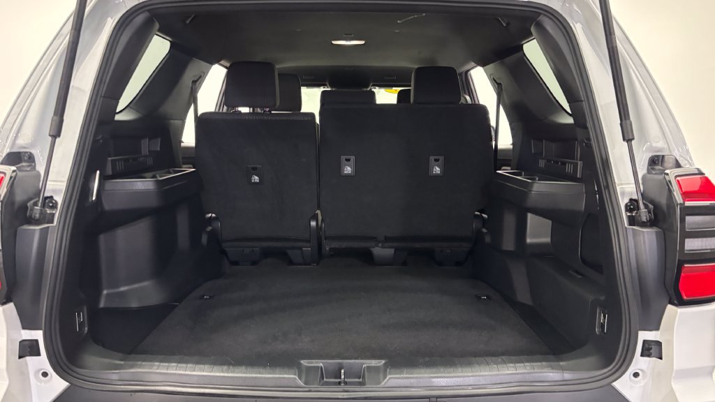 Used 2025 Toyota 4Runner SR5 AWD/4WD image 35