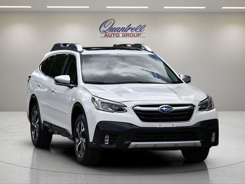 Used 2022 Subaru Outback Touring AWD/4WD image 2