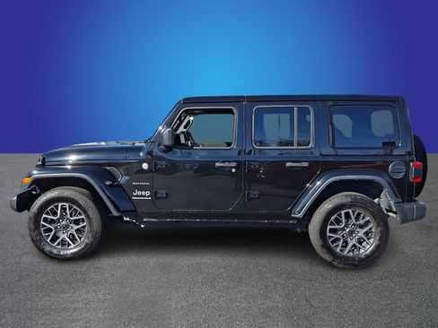 Used 2024 Jeep Wrangler Sahara image 7