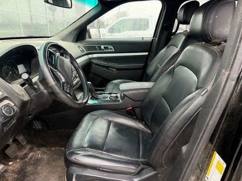 Used 2016 Ford Explorer XLT w/ Equipment Group 202A AWD/4WD image 5