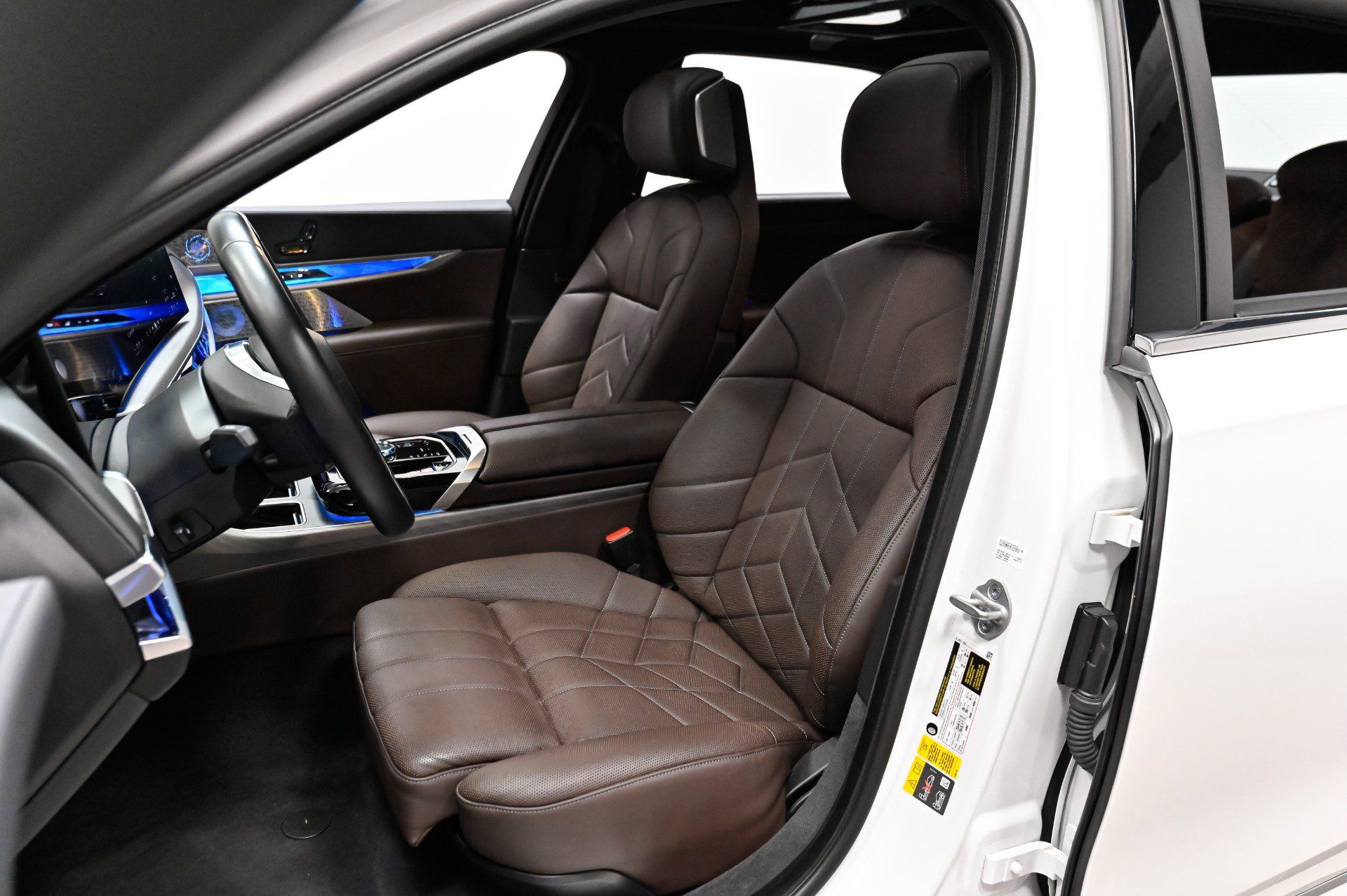 Used 2023 BMW i7 xDrive60 AWD/4WD image 7