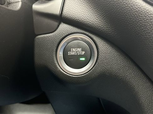 Used 2023 Chevrolet Equinox LT w/ Driver Convenience Package image 19