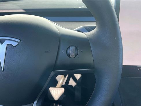 Used 2023 Tesla Model Y Long Range image 24