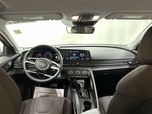 Used 2023 Hyundai Elantra SE FWD image 18