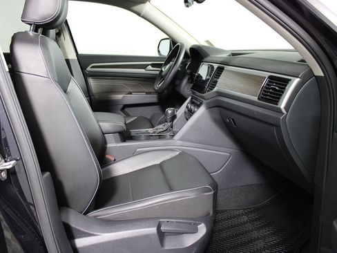 Used 2023 Volkswagen Atlas SE w/ Panoramic Sunroof Package image 12