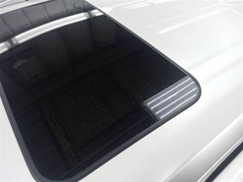 Used 2024 Kia Seltos SX w/ SX Sunroof Package AWD/4WD image 4